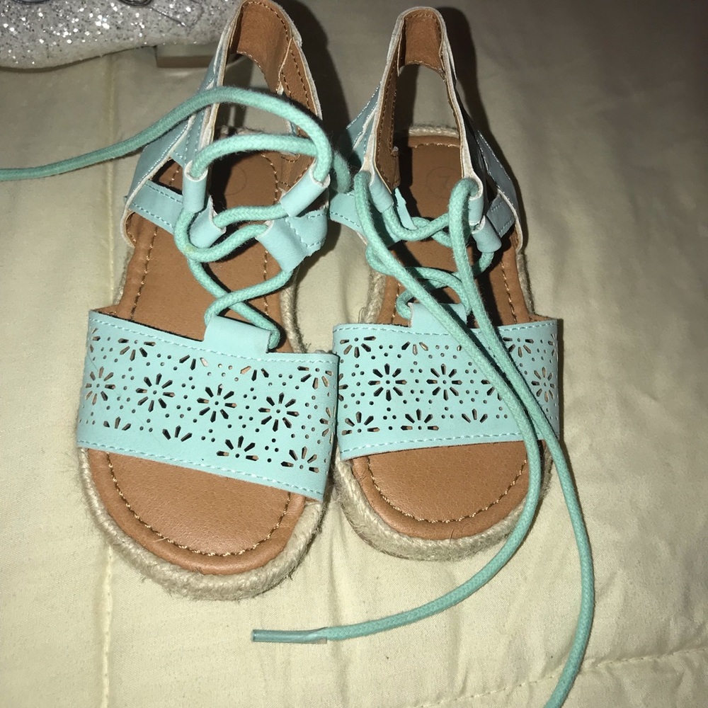 Osh kosh sandals super cute